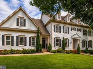 904 Locust St, Herndon, VA 20170