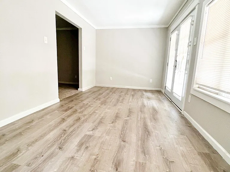 608 N Adelaide St — Photo 24