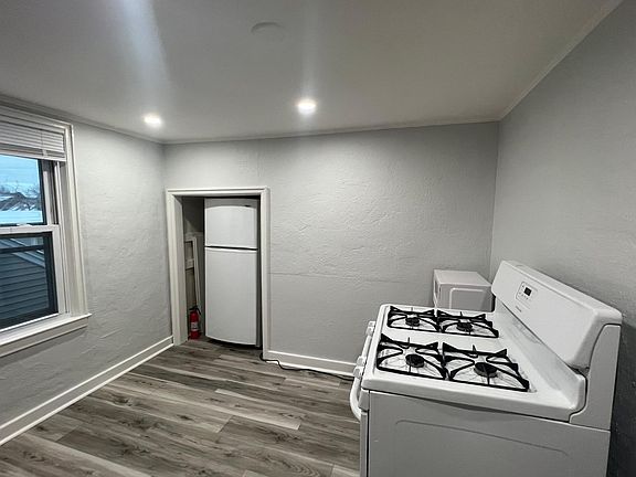 5th image of 120 Wendel Ave #2