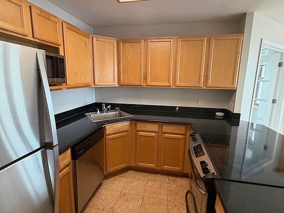 3rd image of 525 W Hawthorne Pl APT 1907
