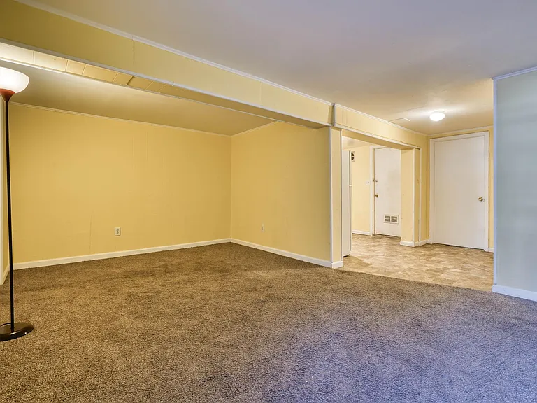 327 E University Pkwy #B — Photo 9