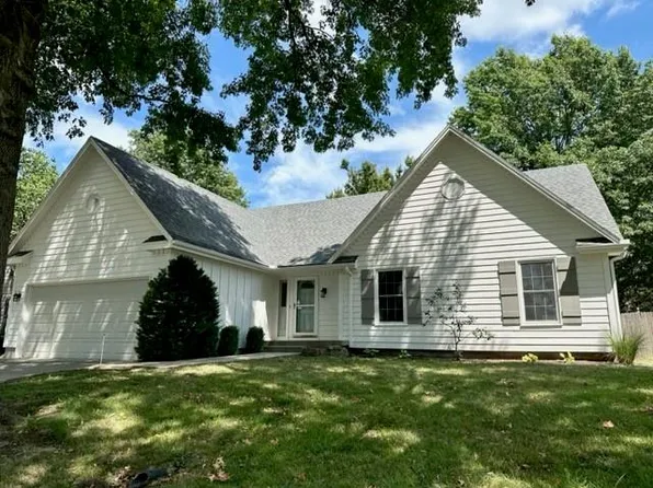 2016 S Downing St, Olathe, KS 66062