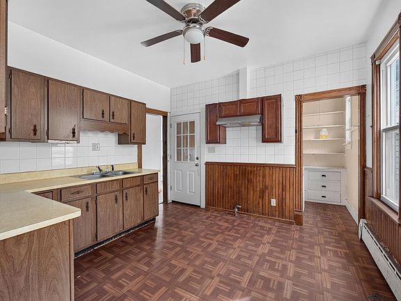 4th image of 2444 S 34th STREET