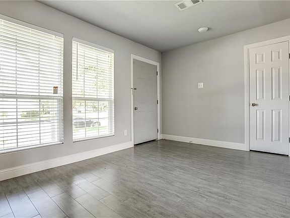 5th image of 1949 Northlake Dr