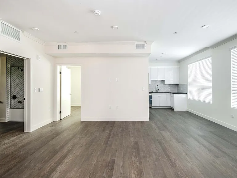 6120 Woodman Ave #101 — Photo 6