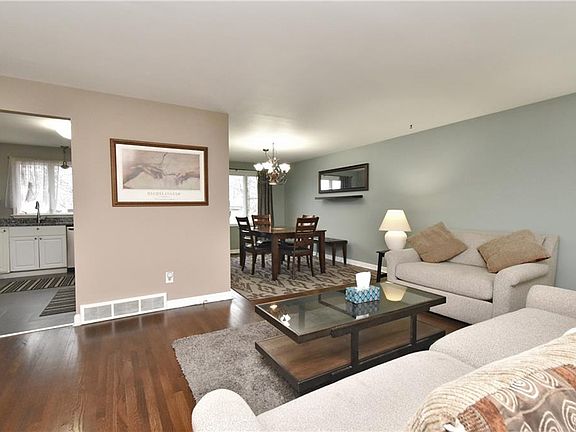 4th image of 88 Woodmere Dr