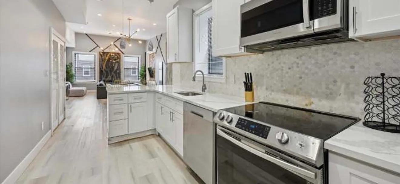 1 bed, 900 sqft, $1,600 — Photo 3