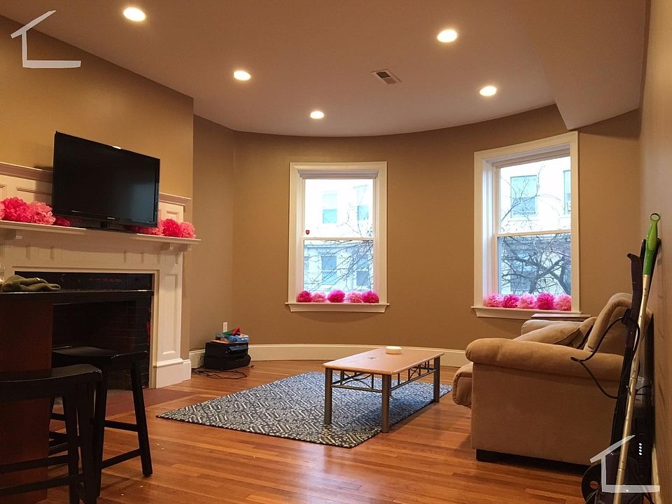 2nd image of 8 Wadsworth St #116