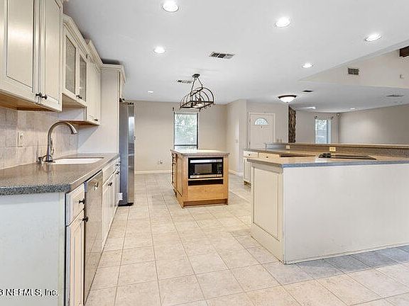 2nd image of 2928 Shady Dr
