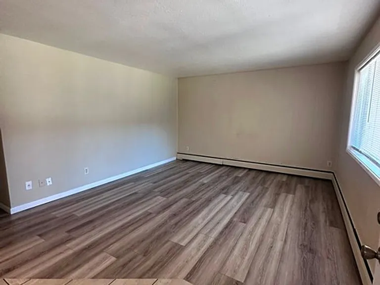 2544 Union St — Photo 11