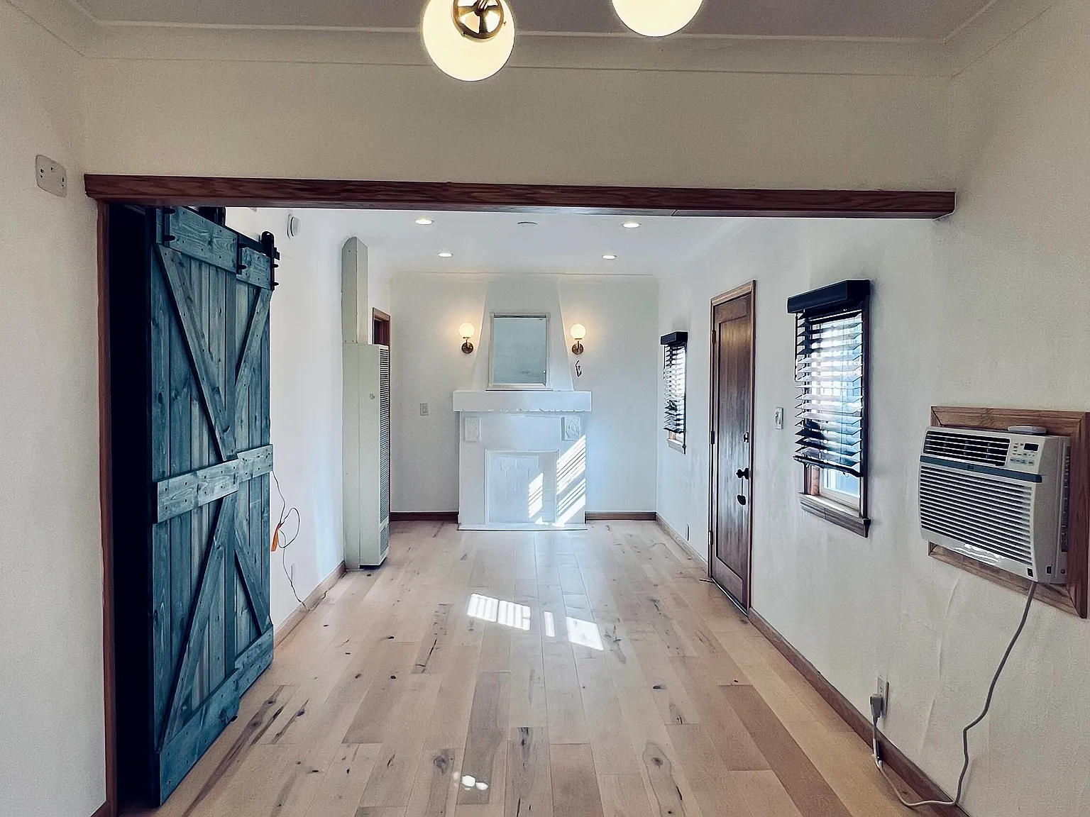1 bed, 900 sqft, $2,200 — Photo 1