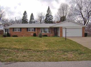 1001 Meadowview Dr, Angola, IN 46703