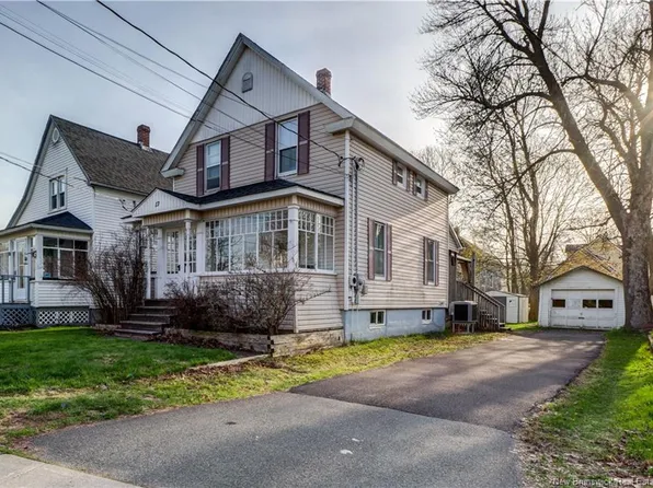 17 Murray Ave, Sussex, NB E4E 1J4