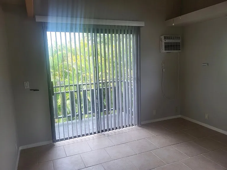 Large Bedroom with Window AC
