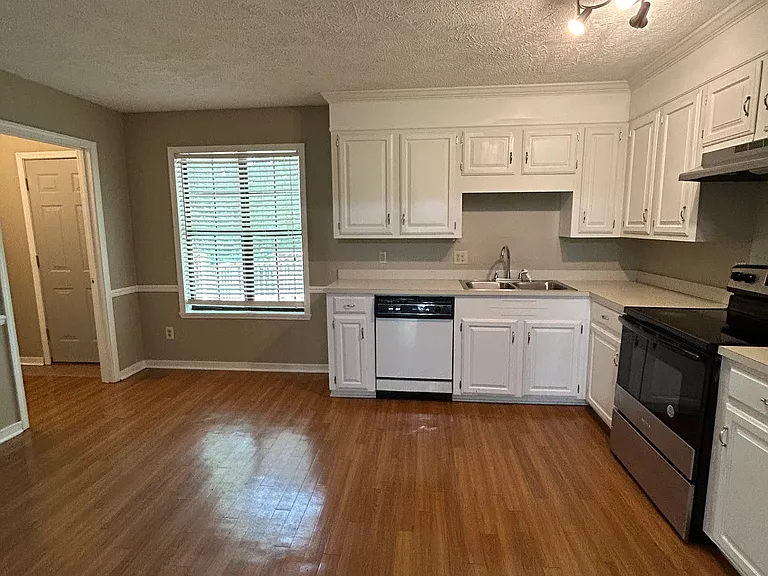 125 Oakwood Dr — Photo 5