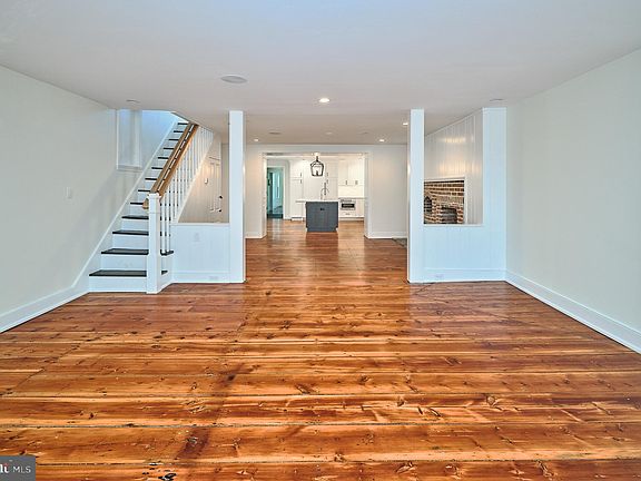 4th image of 107 S Court St