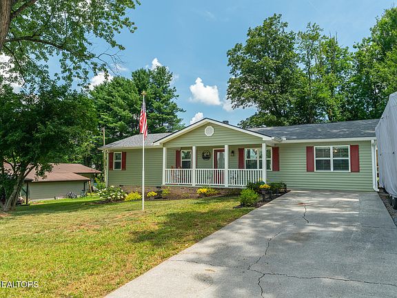3rd image of 2360 Pinewood Dr