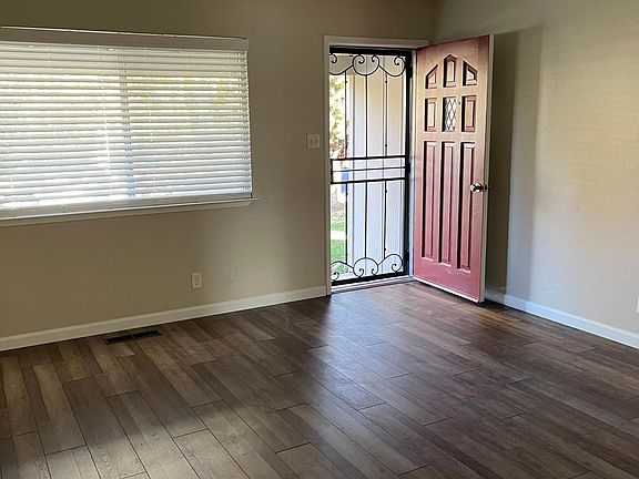2nd image of 923 Parkview Ave #923