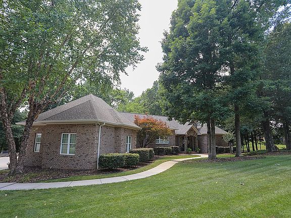 2nd image of 5859 Weddington Rd