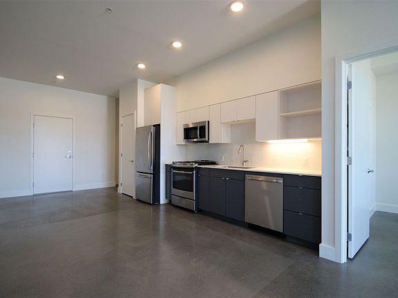 4th image of 2201 Eastlake Ave E #202