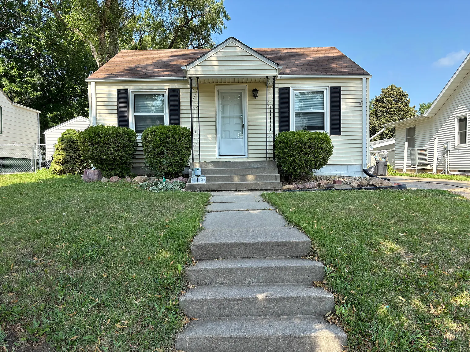 2 bed, 672 sqft, $1,200 — Photo 1
