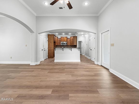 3rd image of 104 Clover Leaf Dr