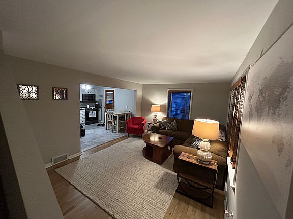 4th image of 138 California Ave #1
