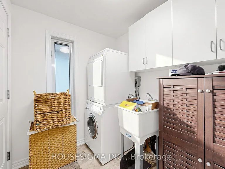 69 Holyrood Ave — Photo 36