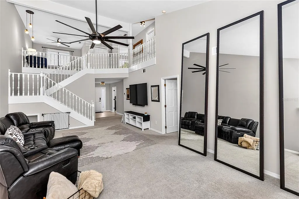 4 bed, 2.5 bath, 2645 sqft, $3,900 — Photo 4