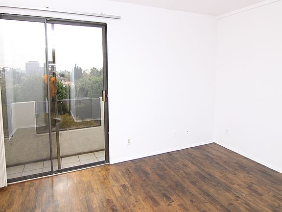 4th image of 316 N Oakhurst Dr #404