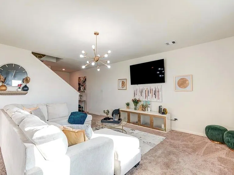 7943 Vacek Meadows Loop — Photo 6