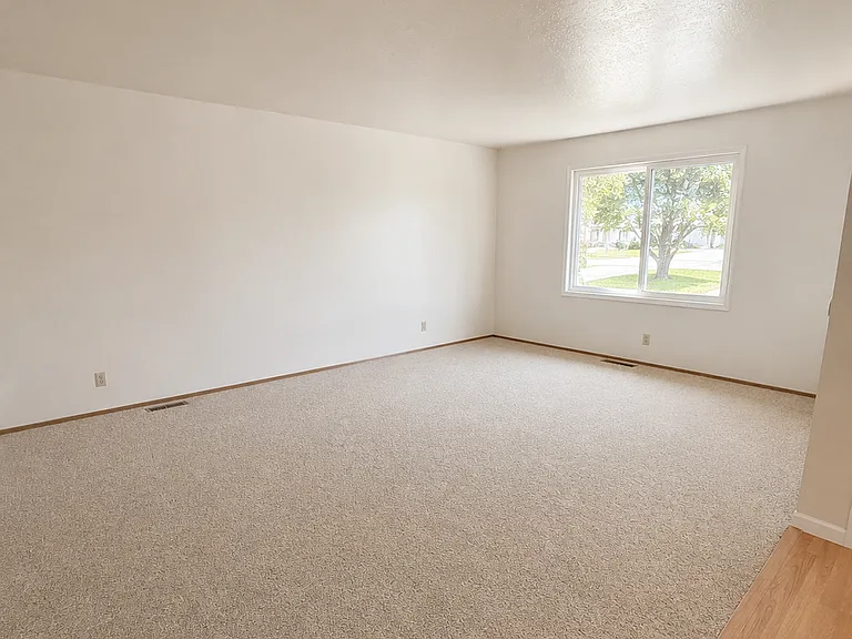 3403 Sutton Loop — Photo 8