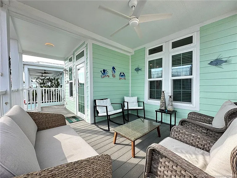 378 NE Wharfs Way — Photo 4