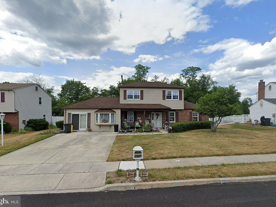 1st image of 23 Mansfield Dr