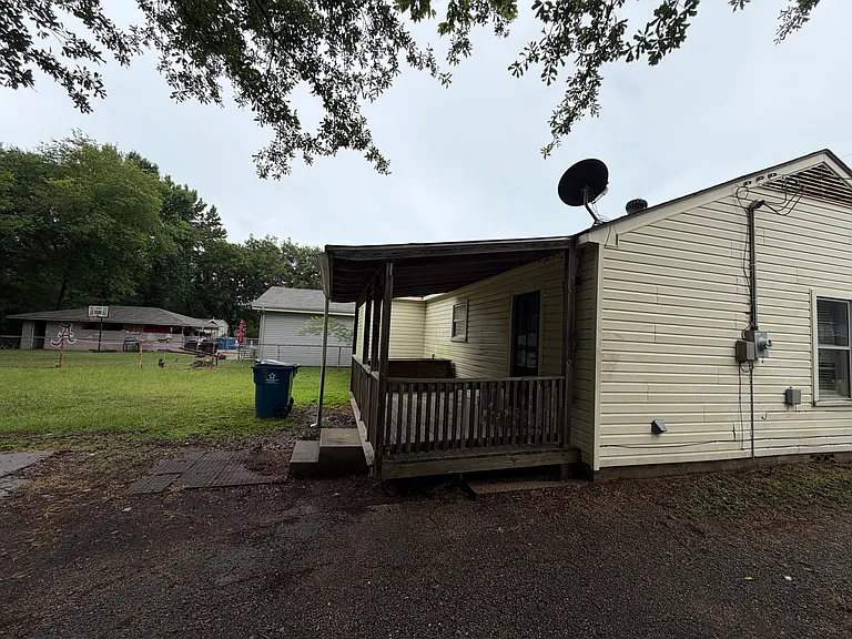 813 Beckley St — Photo 13