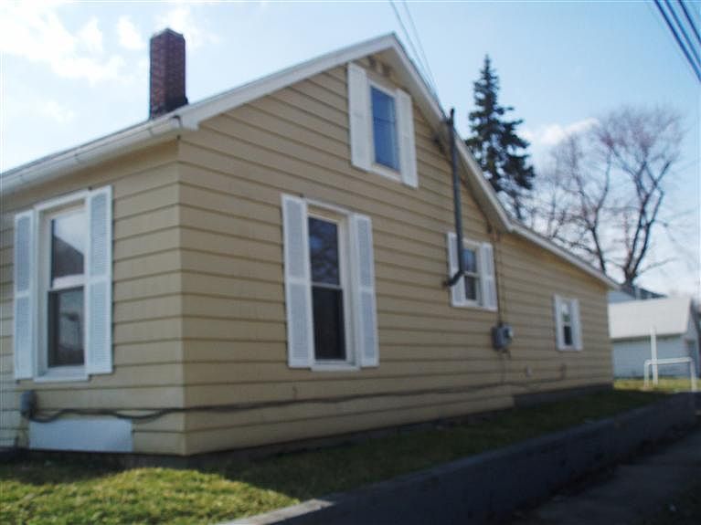 2nd image of 28 N Cedar St