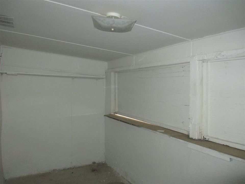 2nd image of 796 W 3rd St