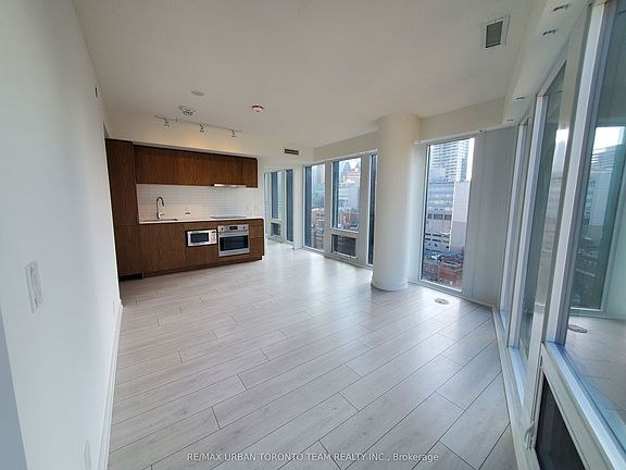 4th image of 60 Shuter St #2508