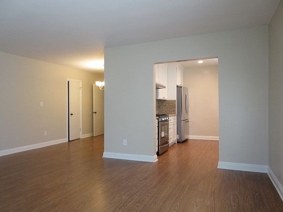 3rd image of 8428 Amigo Ave APT 4