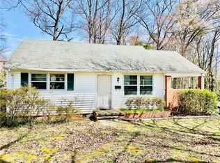 2738 Rockwood Rd, Greensboro, NC 27408