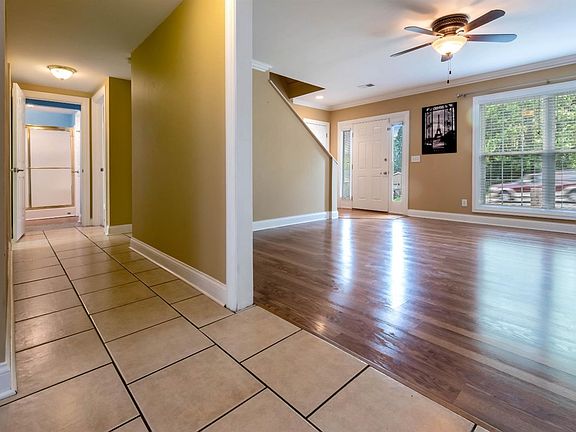 4th image of 409 E Tiverton Way