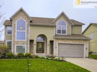 5824 Lakecrest Dr, Shawnee, KS 66218