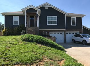 10072 Falcon Crest Dr, Ooltewah, TN 37363