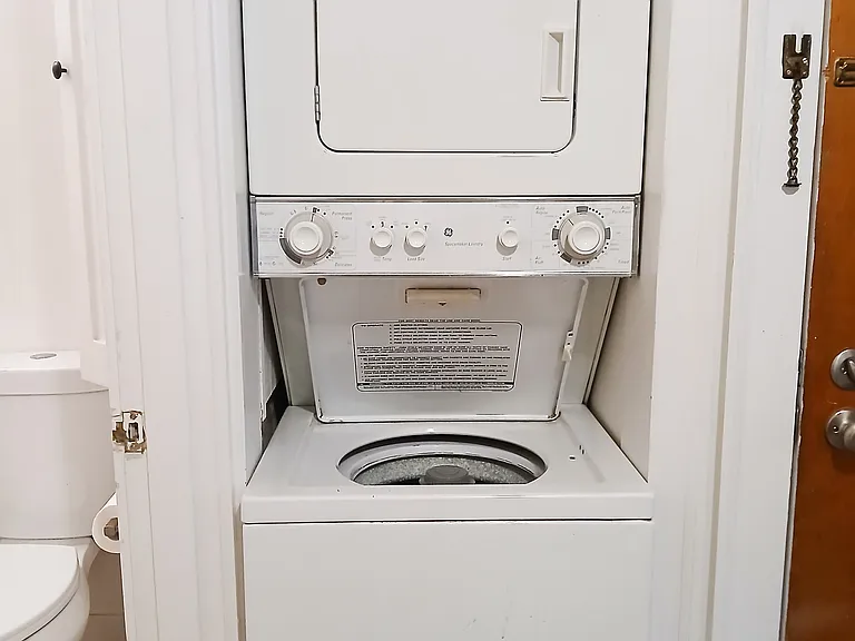 Brentwood Apartments — Photo 13