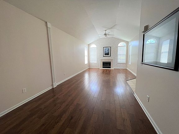 2nd image of 536 Crossings Cir