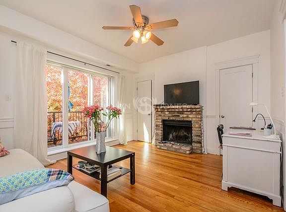 2nd image of 503 W Deming Pl #2