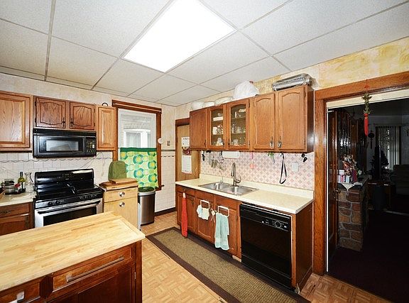 5th image of 5110 W Medill Ave