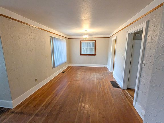 5th image of 2060 Church St SE