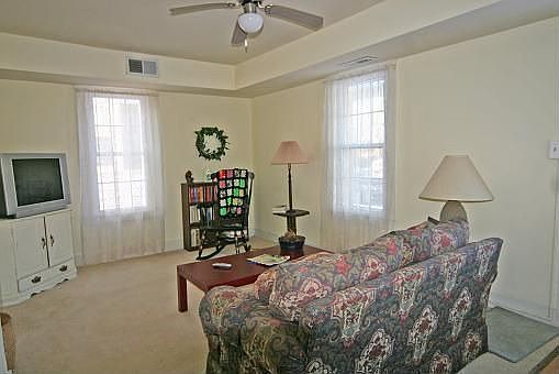5th image of 312 Needwood Ave