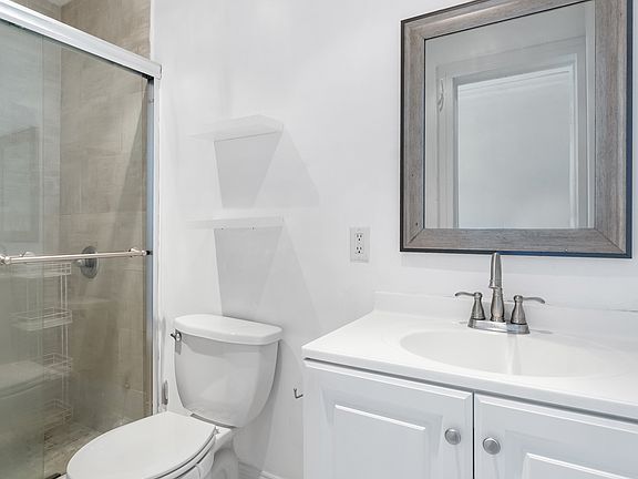 4th image of 961 Lorimer St #1